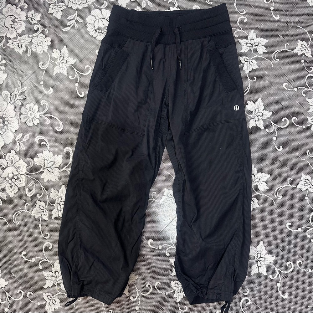 Lululemon Dance Studio Capris in Black Sz 2